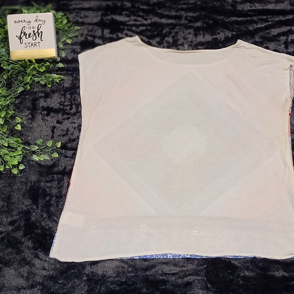 Lightweight Statement Pattern Tee - Picture 3 of 4